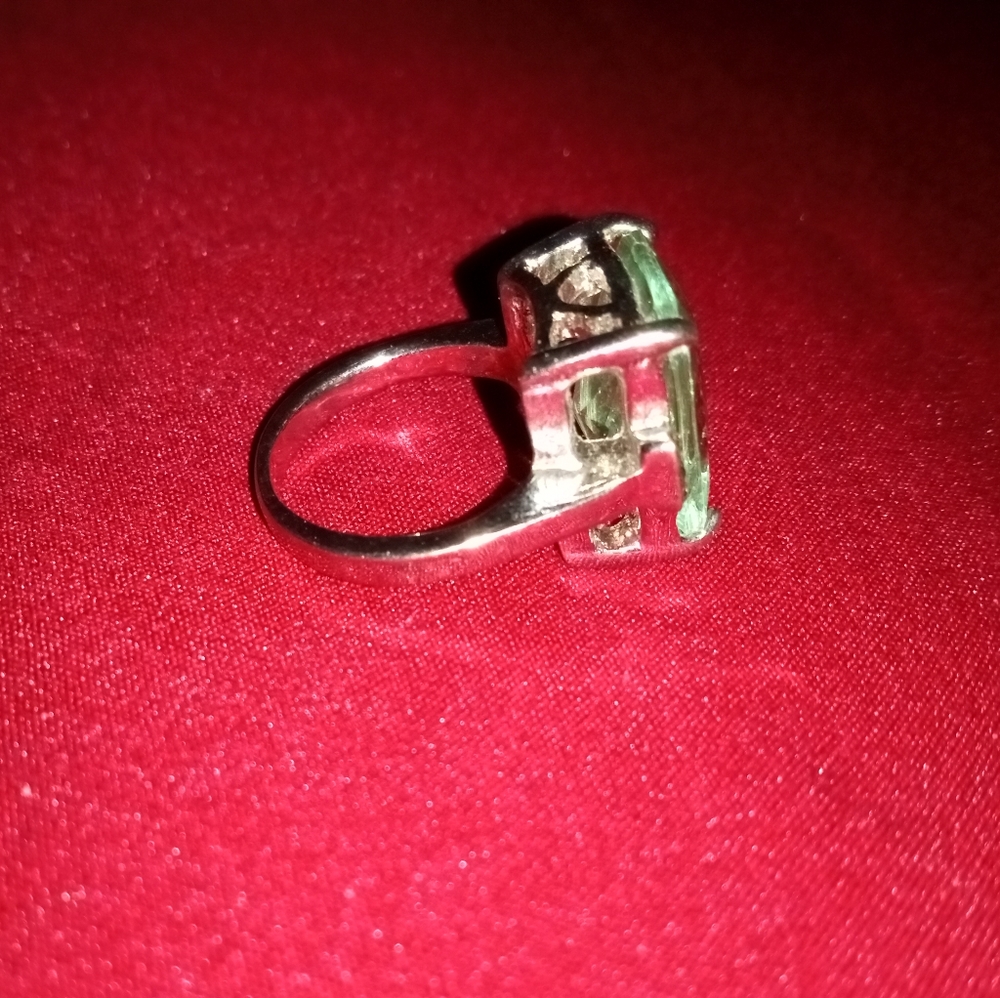 Ring - Picture 2 of 5